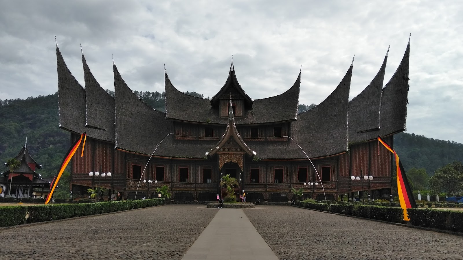 rumah adat di indonesia