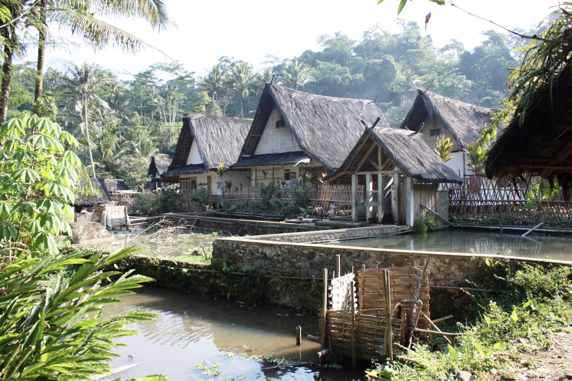 rumah adat sunda