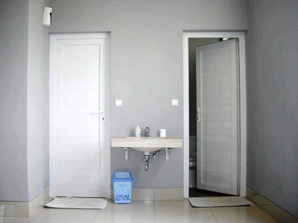 pintu kamar mandi aluminium