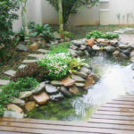 kolam ikan mini di teras rumah