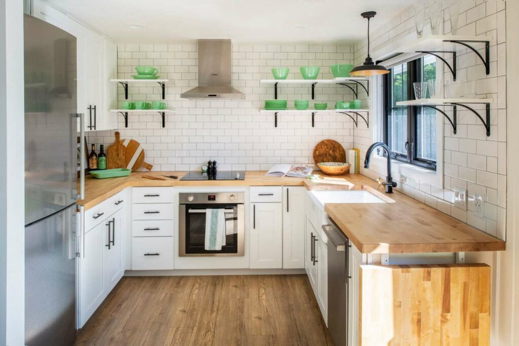 Layout efisien kitchen set bentuk U untuk dapur terbatas