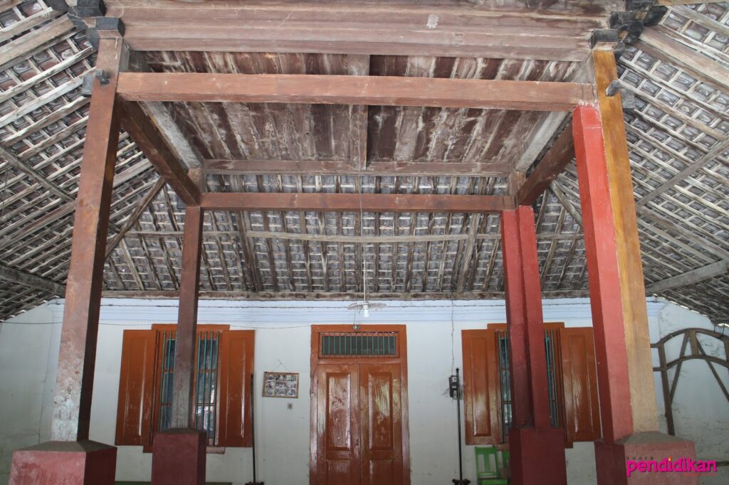 4 Pendopo Rumah Jawa Kuno